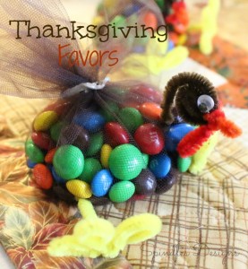 Cute, easy craft for your Thanksgiving table. #turkeyfavors